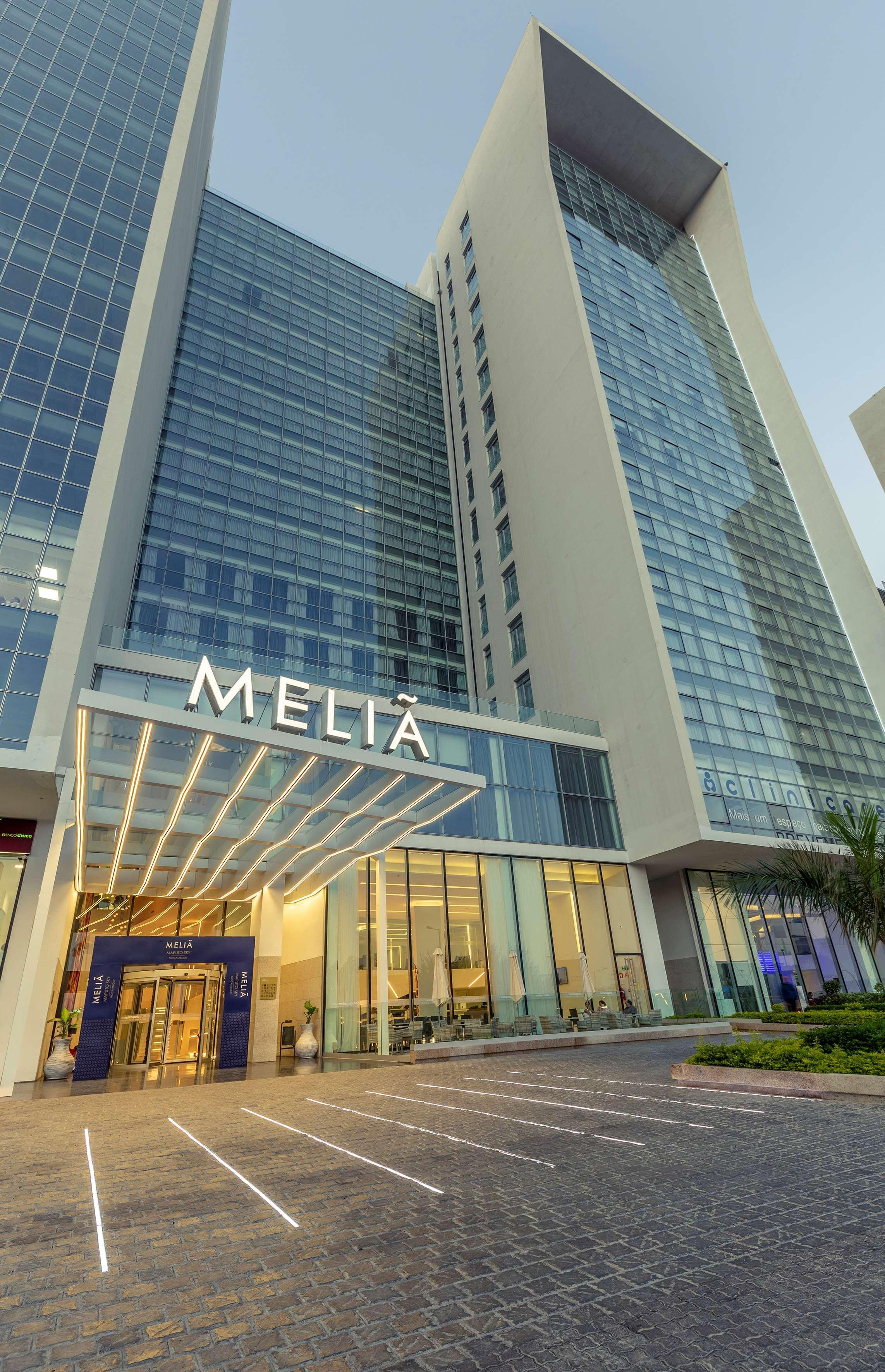 Melia Maputo Sky Hotel Exterior photo